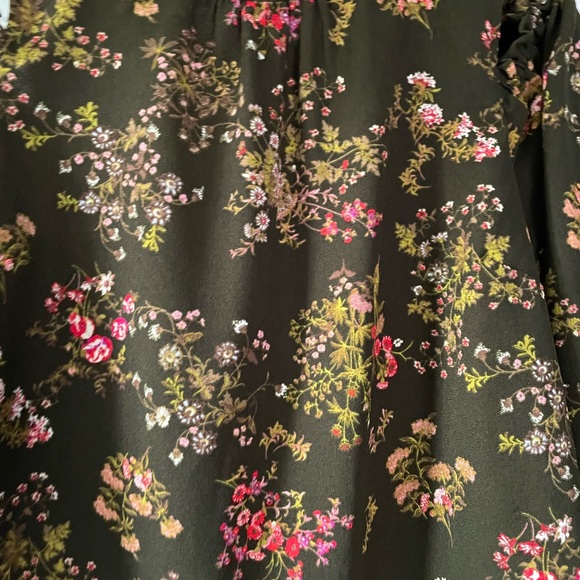 Lauren Conrad cold shoulder long sleeved top - Picture 10 of 10